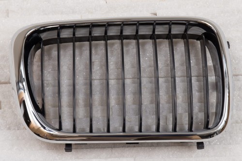BMW 3 E36 96-98 ATRAPA NERKA CHROMOWO-CZARNA PRAWA NOWA