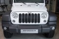 JEEP WRANGLER JK WKŁADKI GRILLA CZARNE ABS Z OTWOREM POD ZAMEK