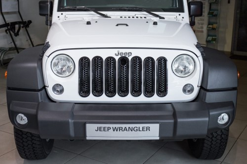 JEEP WRANGLER JK WKŁADKI GRILLA CZARNE ABS Z OTWOREM POD ZAMEK