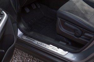 SUZUKI VITARA II 2015+ LISTWY PROGOWE WEWNĘTRZNE