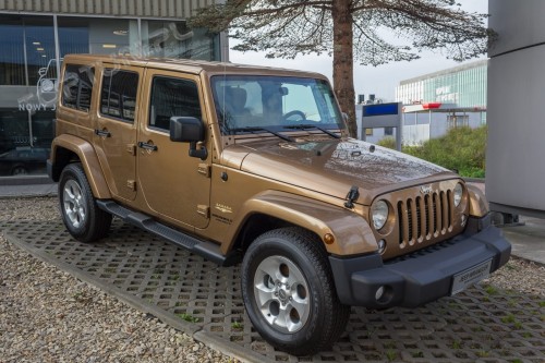 JEEP WRANGLER JK 4 DRZWI Z SUBWOOFEREM MATA BAGAŻNIKA