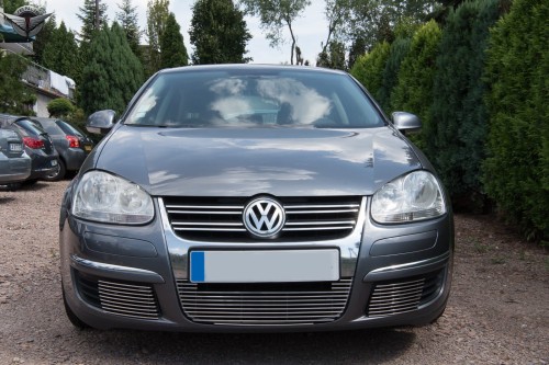 VOLKSWAGEN JETTA 2005-2010 WYPRZEDAŻ GRILL ALUMINIOWY