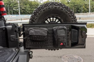 JEEP WRANGLER JK 2007-2018 ORGANIZER I APTECZKA KLAPY TYLNEJ