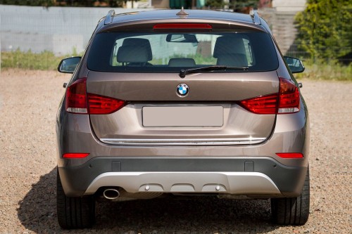 BMW X1 I E84 2009-2015 DEKORACYJNA LISTWA KLAPY BAGAŻNIKA