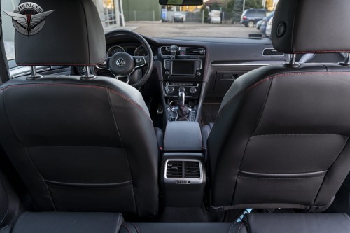 VOLKSWAGEN GOLF VII 2014+ OZDOBNA RAMKA NAWIEWU NA TYŁ