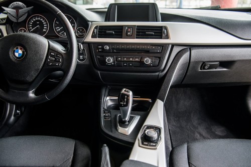 BMW SERIA 3 F30 2013-2018 OZDOBNA RAMKA PRZEŁĄCZNIKÓW NA KONSOLI