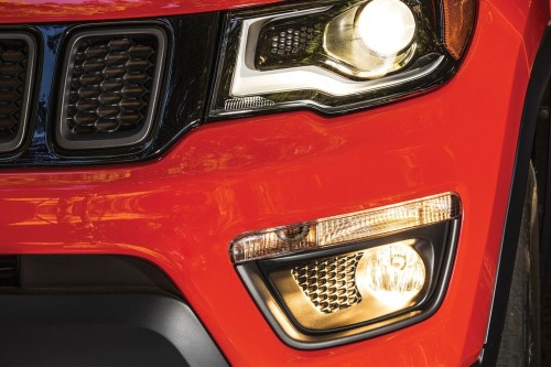 JEEP COMPASS II MP 2017-2020 RAMKA HALOGENU ABS CZARNA LEWA 5UQ01RXFAB