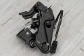BMW SERIA 6 F12 2011-2018 LEWY ZAMEK POKRYWY SILNIKA 51237206453