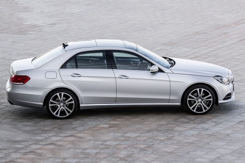 MERCEDES E-CLASS W212 2013-2016 PO LIFTINGU CHROMOWANA LISTWA PRZEDNIEGO BŁOTNIKA PRAWA A2126904482