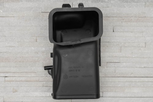 BMW SERIA 5 F10/F11 2009-2017 WLOT KANAŁ POWIETRZA CHŁODNICY 13717577471