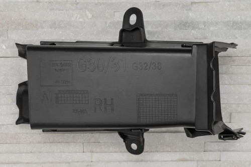 BMW SERIA 5 G30 G31 2017-2024 KANAŁ POWIETRZA HAMULCA PRAWY 51747383852