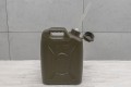 KANISTER SAMOCHODOWY Z LEJKIEM 19 L