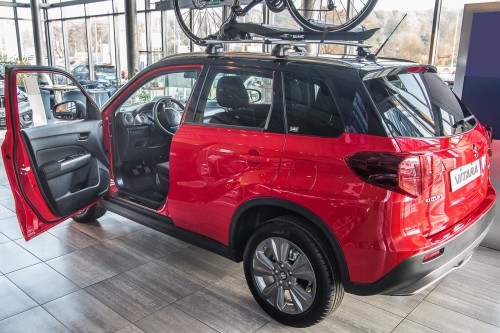 SUZUKI VITARA II 2015+ WEWNĘTRZNE GÓRNE LISTWY PROGOWE