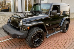 JEEP WRANGLER JK 2007-2018 4 DRZWI STOPNIE ELEKTRYCZNE PROGI