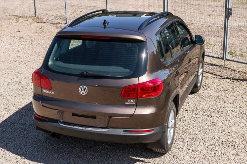 VW TIGUAN I 5N 2012-2017 PO LIFTINGU KAMERA COFANIA FULL HD DYNAMICZNE LINIE ZINTEGROWANA Z KLAMKĄ KLAPY TYLNEJ