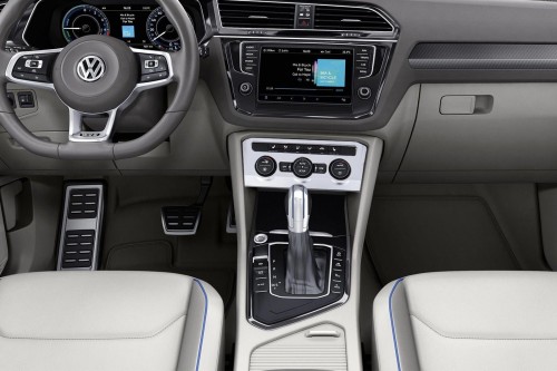 VOLKSWAGEN TIGUAN II AD1 2016+ OZDOBNA RAMKA KONSOLI KLIMATYZACJI