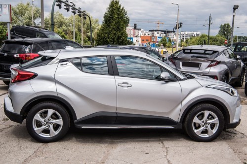 TOYOTA C-HR AX10 2016+ CHROMOWANE NAKŁADKI NA SŁUPEK KLAPY TYLNEJ