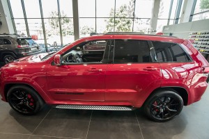 JEEP GRAND CHEROKEE IV WK2 2010-2021 STOPNIE BOCZNE PROGI SAMOCHODOWE