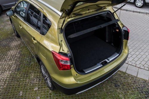 SUZUKI S-CROSS 2014+  OCHRONNA LISTWA PROGU BAGAŻNIKA