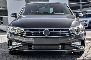 VW PASSAT B8 R-LINE 2019+ CHROMOWANA LISTWA PRZEDNIEGO ZDERZAKA ŚRODKOWA 3G0853245D 
