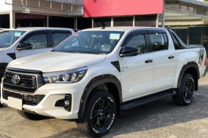 TOYOTA HILUX ROCCO VIII 2018-2020 PO PIERWSZYM FACELIFTINGU POSZERZENIA BŁOTNIKÓW ABS