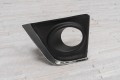 TOYOTA COROLLA XI E16 2013-2016 PRZED LIFTINGIEM KRATKA HALOGENU LEWA Z CHROMOWANĄ LISTWĄ 8148202390