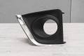 TOYOTA COROLLA XI E16 2013-2016 PRZED LIFTINGIEM KRATKA HALOGENU LEWA Z CHROMOWANĄ LISTWĄ 8148202390