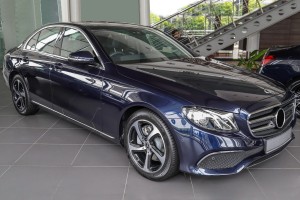 MERCEDES E-CLASS W213 2016-2020 PRZED LIFTINGIEM CHROMOWANA PRZEDNIA LISTWA POSZYCIA PROGU PRAWA A2136983100