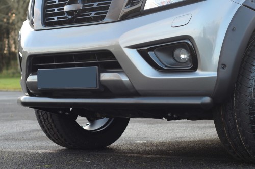 NISSAN NAVARA NP300 2014-2019 PRZED FACELIFTINGIEM LAMPA PRZECIWMGIELNA Z MOCOWANIEM LEWA 261558994A