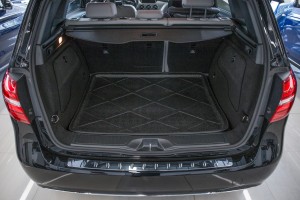 MERCEDES B-CLASS W246 2011-2018 ROLETA BAGAŻNIKA CZARNA A2468101800