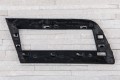 MERCEDES GL X164 2006-2009 PRZED FACELIFTINGIEM RAMKA LAMPY PRZECIWMGIELNEJ KRATKA PRZEDNIEGO ZDERZAKA LEWA A1648855523