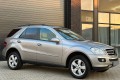 MERCEDES ML W164 2005-2011 KRATKA WLOTU POWIETRZA MASKI PRAWA A1648804405