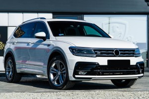 VOLKSWAGEN TIGUAN II R-LINE 2016-2024 KRATKA PRZEDNIEGO ZDERZAKA PRAWA 5NA853212C