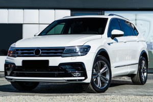 VOLKSWAGEN TIGUAN II R-LINE 2016+ KRATKA PRZEDNIEGO ZDERZAKA LEWA 5NA853211C 