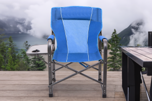 SKŁADANE KRZESŁO TURYSTYCZNE ZE STOLIKIEM NA NAPOJE NIEBIESKIE