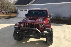 JEEP WRANGLER JL 2018+ TUNINGOWA KOMPLETNA MASKA WENTYLOWANA USA Z WYGŁUSZENIEM