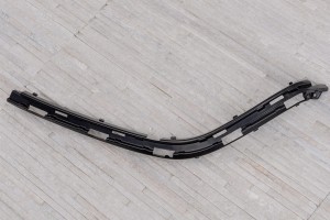 MAZDA 3 III BN 2016-2018 PO FACELIFTINGU WSPORNIK CHROMU GRILLA ATRAPY CHŁODNICY LEWY BAPJ50B41