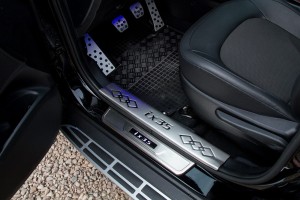 HYUNDAI ix35 2010-2015 WEWNĘTRZNE GÓRNE LISTWY PROGOWE