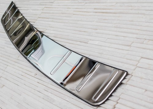 TOYOTA HIGHLANDER 2010 - 2013 WYPRZEDAŻ LISTWA NA ZDERZAK TYŁ