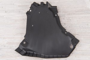MERCEDES E-CLASS W213 2016-2020 PRZED FACELIFTINGIEM OSŁONA DOLNA PRZEDNIEGO ZDERZAKA PRAWA Z KOMPLETEM ŚRUB A2135200700