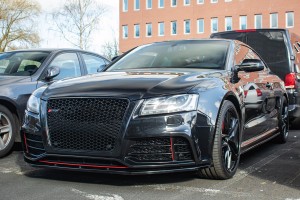 AUDI RS5 8T 2010-2012 PRZED FACELIFTINGIEM RAMKA GRILLA CZARNA 8T0853651D