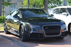 AUDI RS5 8T 2011-2015 PO FACELIFTINGU RAMKA GRILLA CHROMOWANA 8T0853651J