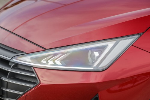 HYUNDAI ELANTRA VI AD 2018-2020 PO FACELIFTINGU LAMPA PRZEDNIA LEWA LED 92101F2600