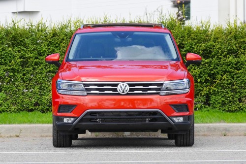 VOLKSWAGEN TIGUAN II AD1 2016-2020 PRZED FACELIFTINGIEM KRATKA ZDERZAKA PRZEDNIEGO ŚRODKOWA 5NN853677G