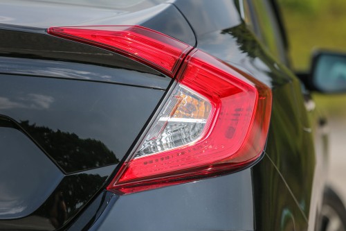 HONDA CIVIC X 2016-2019 SEDAN PRZED FACELIFTINGIEM LAMPA TYLNA LED PRAWA 33500TEXY01