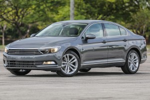 VOLKSWAGEN PASSAT B8 3G 2015-2019 PRZED FACELIFTINGIEM LAMPA PRZECIWMGIELNA PRZEDNIA LEWA 3G0941661E
