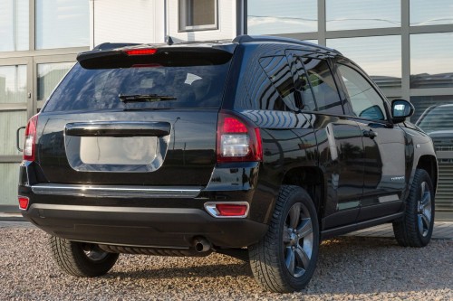 JEEP COMPASS I MK49 2011-2017 PO FACELIFTINGU PRAWA ZAŚLEPKA ODBLASKOWA TYLNEGO ZDERZAKA 57010720AC