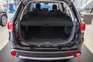 MITSUBISHI OUTLANDER III GF 2012-2021 ROLETA BAGAŻNIKA CZARNA KLAPA RĘCZNA 7237A146XA