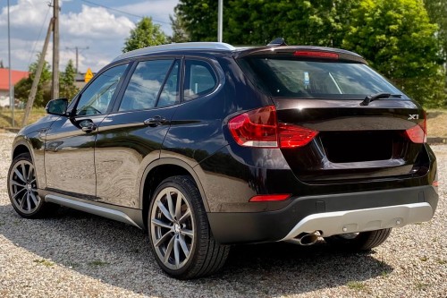 BMW X1 E84 2009-2015 LISTWA TYLNEGO BŁOTNIKA LEWA 51772990171