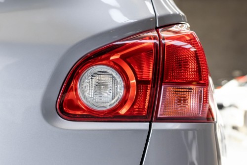 NISSAN QASHQAI I J10 2007-2010 PRZED FACELIFTINGIEM LAMPA TYLNA W KLAPĘ PRAWA 26554JD85A